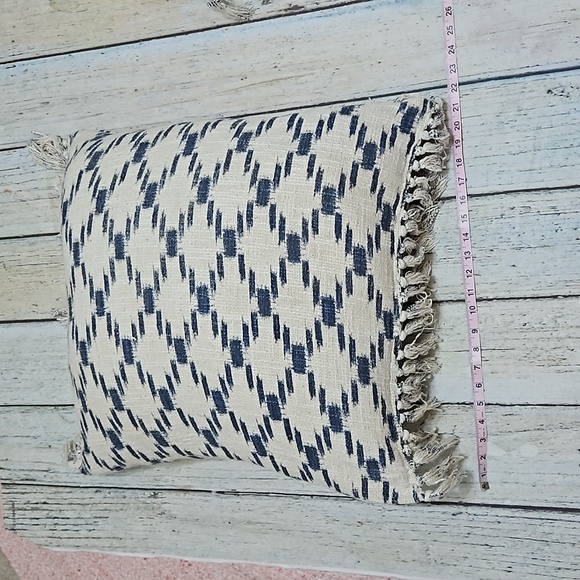 2 pillow set, cream and navy with tassles - Picture 6 of 8